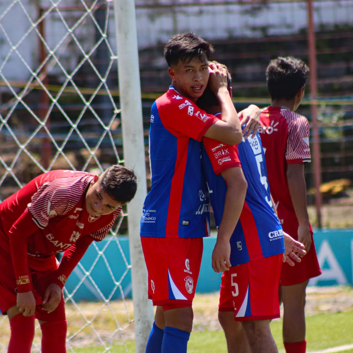 LocosPorXelaju's tweet photo. ¡GANAN EN MALACATAN!
la Categoría Especial de Xelaju MC, obtuvo la victoria de 3️⃣ a 1️⃣ ante Malacateco en el estadio Santa Lucía, los goles fueron obra de Justin Racancoj, Luis Herrera y Jefferson Ramírez.
#InfoLPX
#VamosXela
#FuerzasBasicas https://t.co/nJCCa291ue