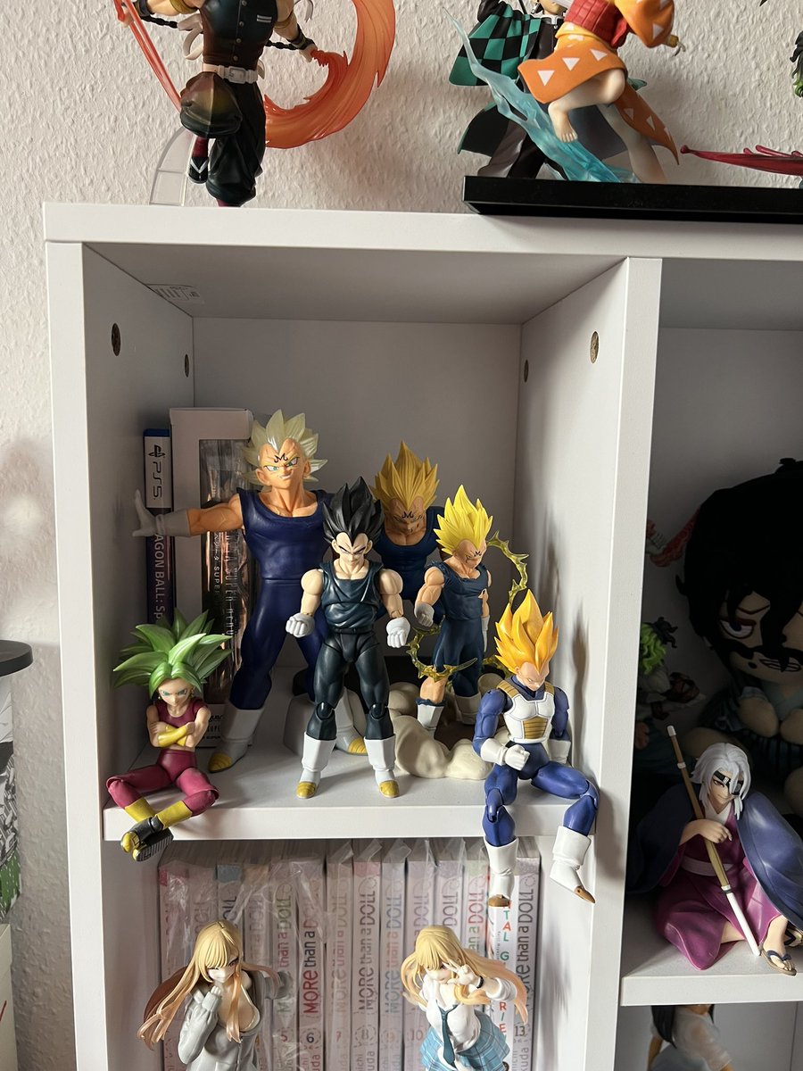 SevenSin24's tweet photo. AUFLÖSEN MEINER SAMMLUNG!
VERKAUF!
#Verkauf #Anime #Sammlung 
Bitte helft mir auch dieses Mal dies zu verbreiten. 🥺 habe keine festen Preise für die Figuren können wir alles zsm klären :) ich wäre euch unendlich dankbar 🫶🏻(Das mit der PS5 hab ich leider mitverschuldet versaut:( https://t.co/h3HL5F94zU