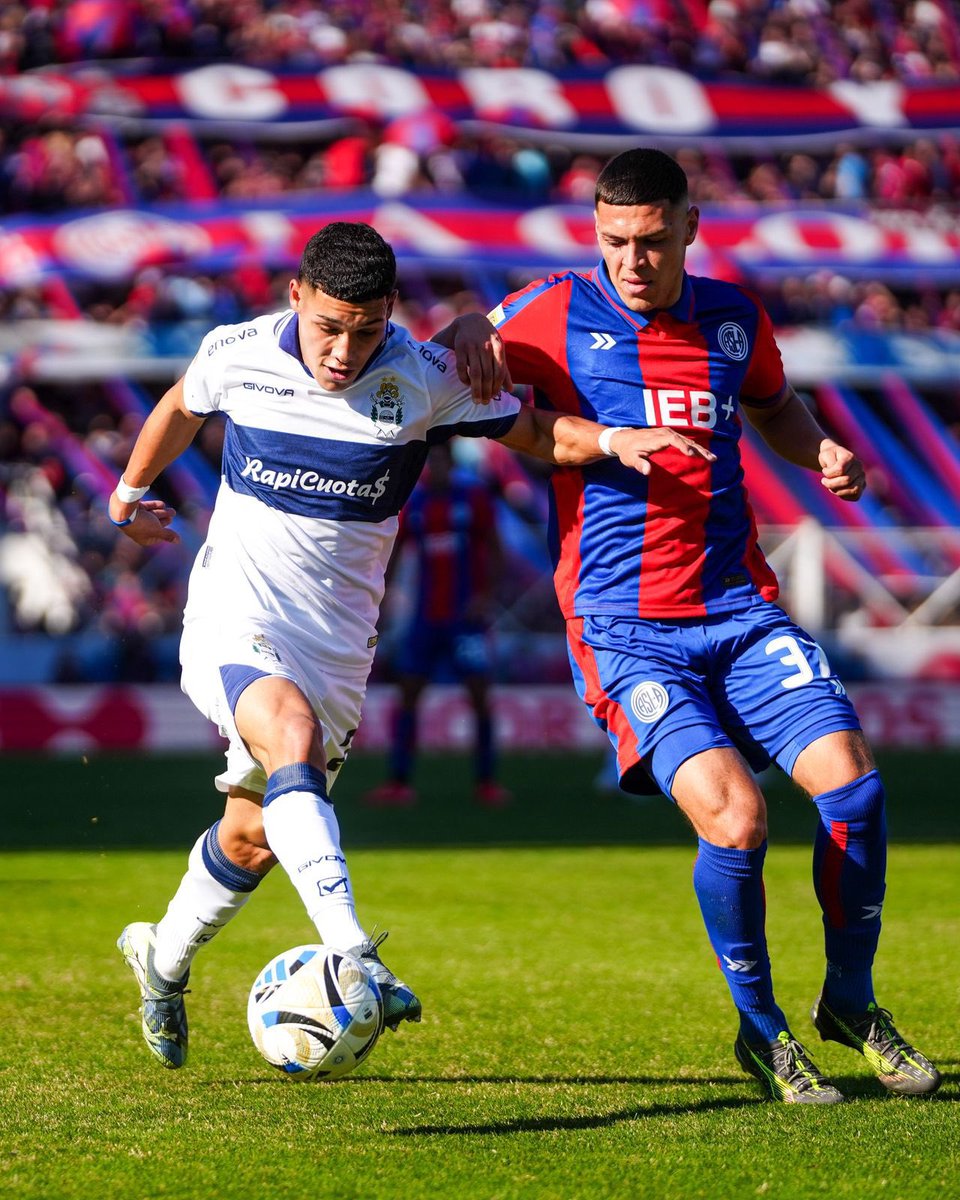 leamaza's tweet image. #GELP #CGE 🚨 Puntazo. Por el contexto. Por cómo se dio el partido. Para descomprimir . Un pequeño respiro para jugadores y dirigentes . Ahora deberá darle más valor como local ante Independiente. Mucho, muchísimo para corregir. Pero siempre es más sencillo sumando.