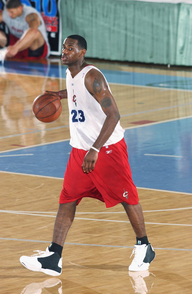 ComplexSneakers's tweet photo. July 19, 2003 https://t.co/FHPwATcwaY