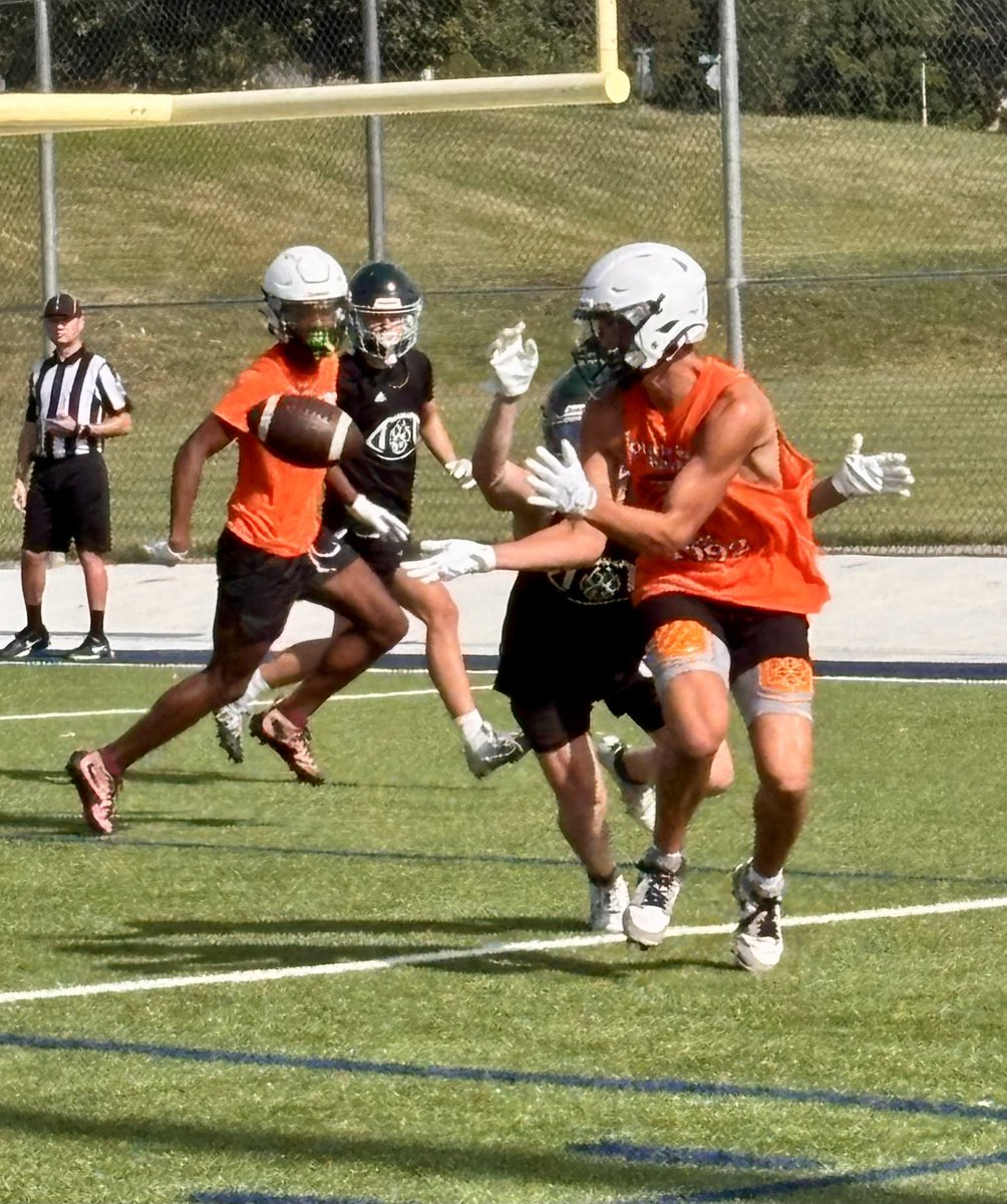 OEFootballboost's tweet image. 7v7 at Mill Valley 🏈
Our boys came to compete! Great effort, smart plays, and serious hustle. We are fired up for the season ahead! Lets go, Hawks! 🧡💙