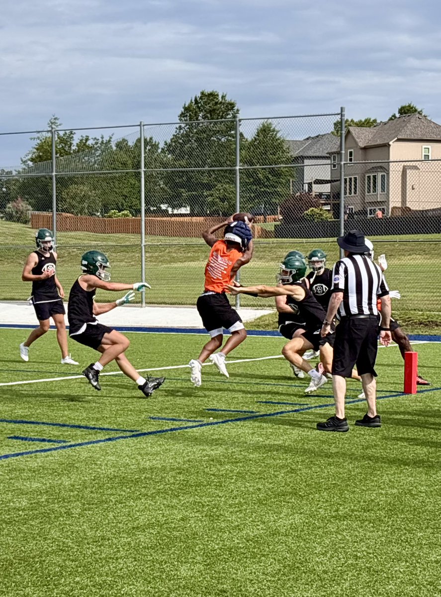 OEFootballboost's tweet image. 7v7 at Mill Valley 🏈
Our boys came to compete! Great effort, smart plays, and serious hustle. We are fired up for the season ahead! Lets go, Hawks! 🧡💙