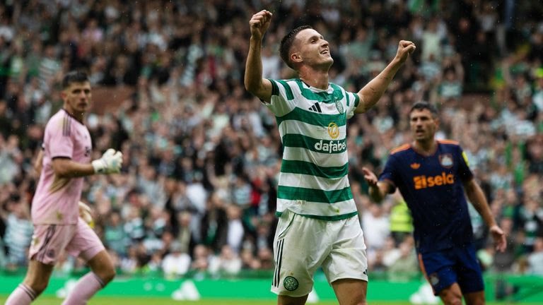 IW_5_5's tweet image. The state of these Newcastle fans 🤣
7xAdidas Sambas: £385
7xTrain ticket>Glesga: £315
7xCrate of Stella fura lads: £130
7xBaldys from the barbers: £70
Celtics B team pumping Saudi Arabian side Al New-Castle 4-0 and our youth mob smashing their top mob abt Glesga = PRICELESS