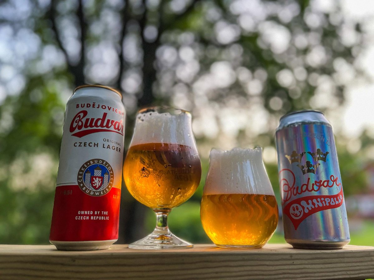 Hellepäivän illan mielenkiintoisessa vertailussa alkuperäinen Tšekin  tasavallan kansallispanimon Budějovický Budvar ja Tukholmassa operoivan  Omnipollon kanssa yhteistyössä valmistettu Triple Saaz versiointi.

➡️reittausblogi.info/2025/07/vertai…