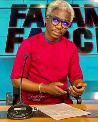 MadiambalD's tweet photo. Sois fier, Papa Ngagne! La meute de Sonko t'insulte parce que tu as réussi, tu n'es pas un raté. Leurs insultes sont des médailles. Ils ont déjà insulté tous les Sénégalais dignes et valeureux; jusqu'aux Khalifes généraux et tous les Chefs d'Etat, y compris Bassirou Diomaye Faye. https://t.co/l6A3iAPmJp
