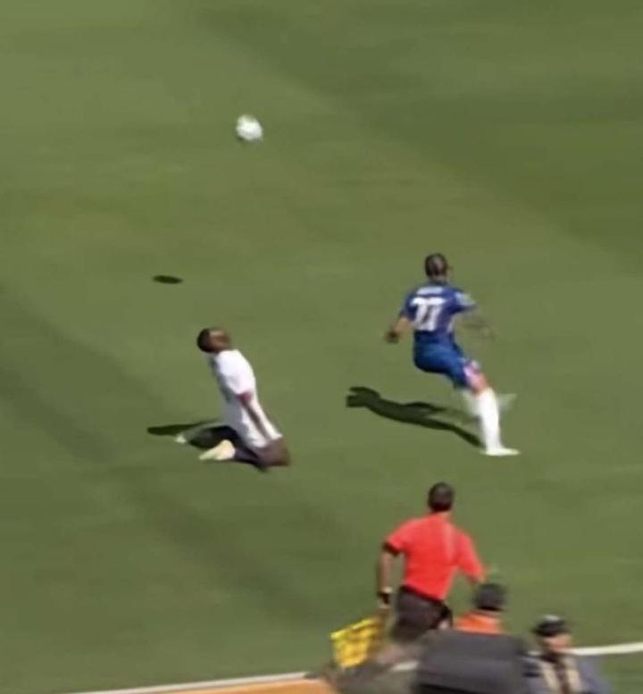 Your Balon d'Or Contender: 🚮
My 2nd Right Back: 💪