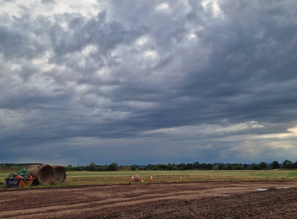 Some unstable skies out in the Warwickshire countryside this evening!