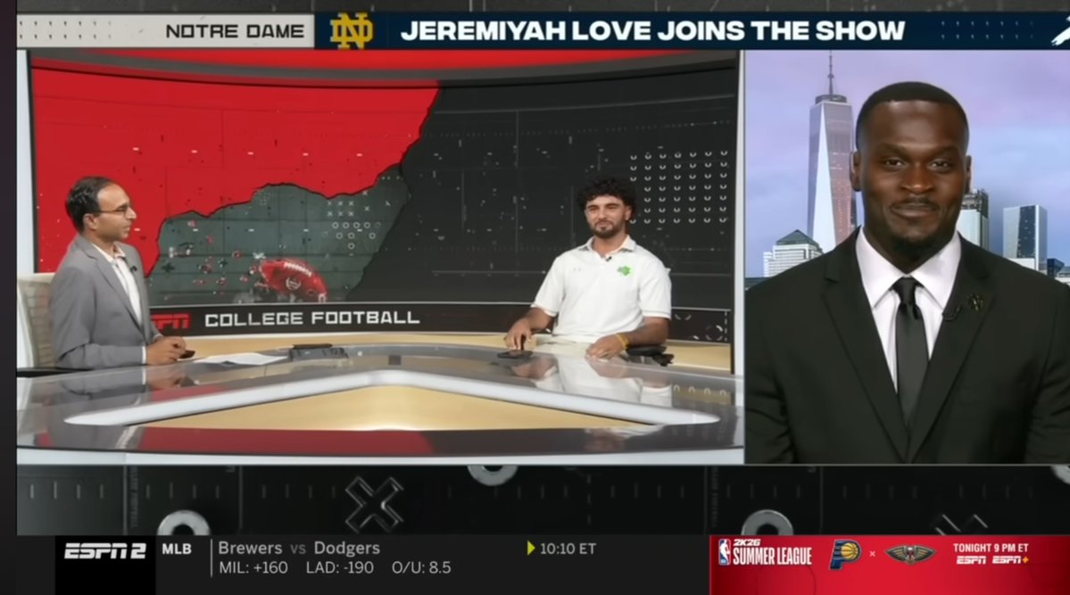 Juicy_J_713's tweet image. All the reasons recruits choose ND in this picture.
- One player featured on ESPN as a Heisman candidate.
- Another setting up his future career as an intern at ESPN.
- Both demonstrating ND’s culture of team glory with their appreciation for one another.
This team is so…