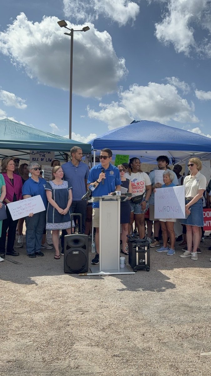 GeneforTexas's tweet image. Thank you to everyone who joined today’s protest against Governor Abbott’s gerrymandering of Houston and Texas!
We won’t stop until our voices are heard and our districts are fairly represented. This is a fight for our nation.
Join us to Stop the Texas Steal! #txlege
