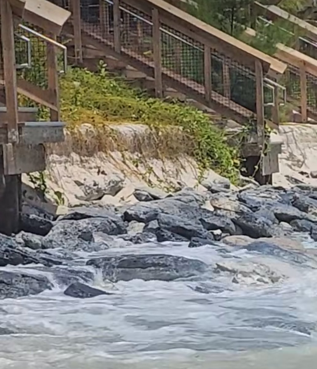 The family cabanas at lookout took a beating yesterday 🤦🏻‍♂️ hopefully they can get some sand back on the beach quickly