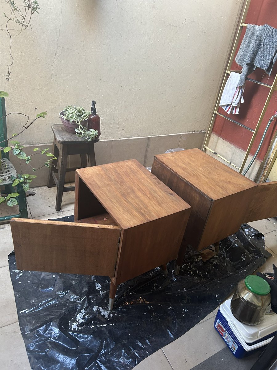 que es mas gay el sexo gay o restaurar unas mesas de luz con tu novia