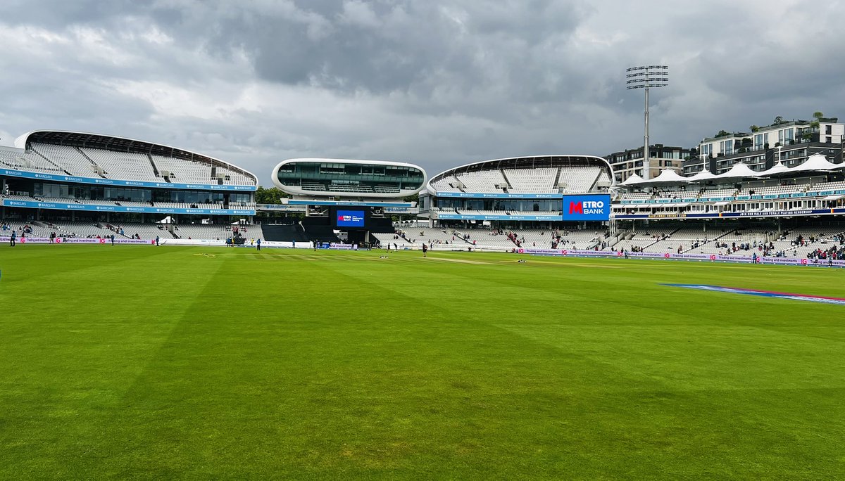 aditya_c19's tweet photo. Fascinating how pronounced the famous Lord’s slope looks from ground level. https://t.co/TmviGiDVyc