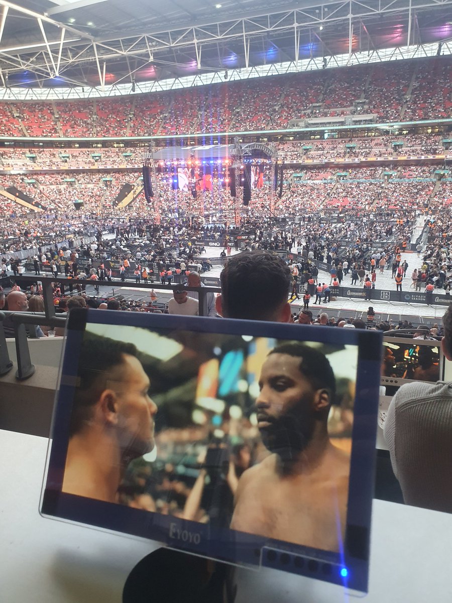 Not long now! 🥊 #UsykDubois2