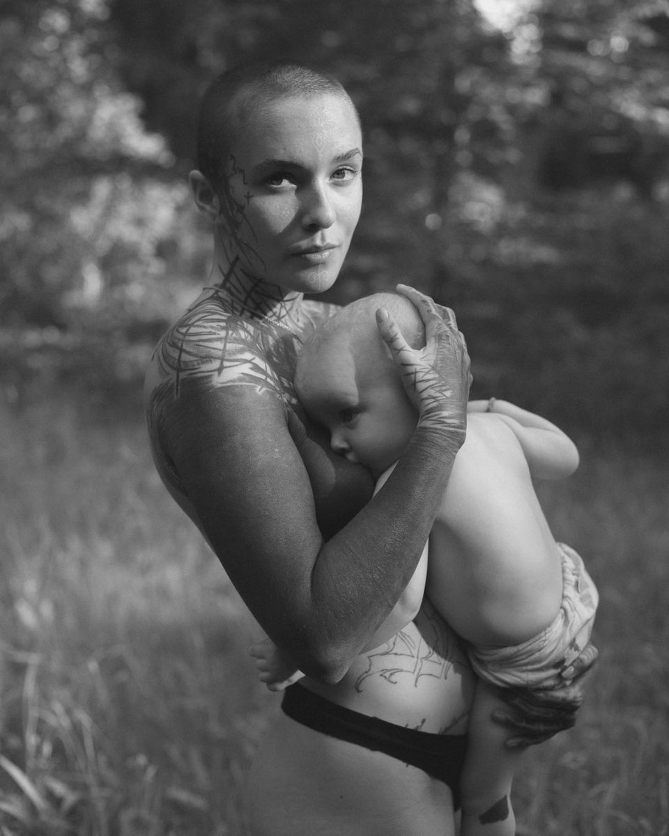 Isarusphoto's tweet image. Lou and her baby, medium format.