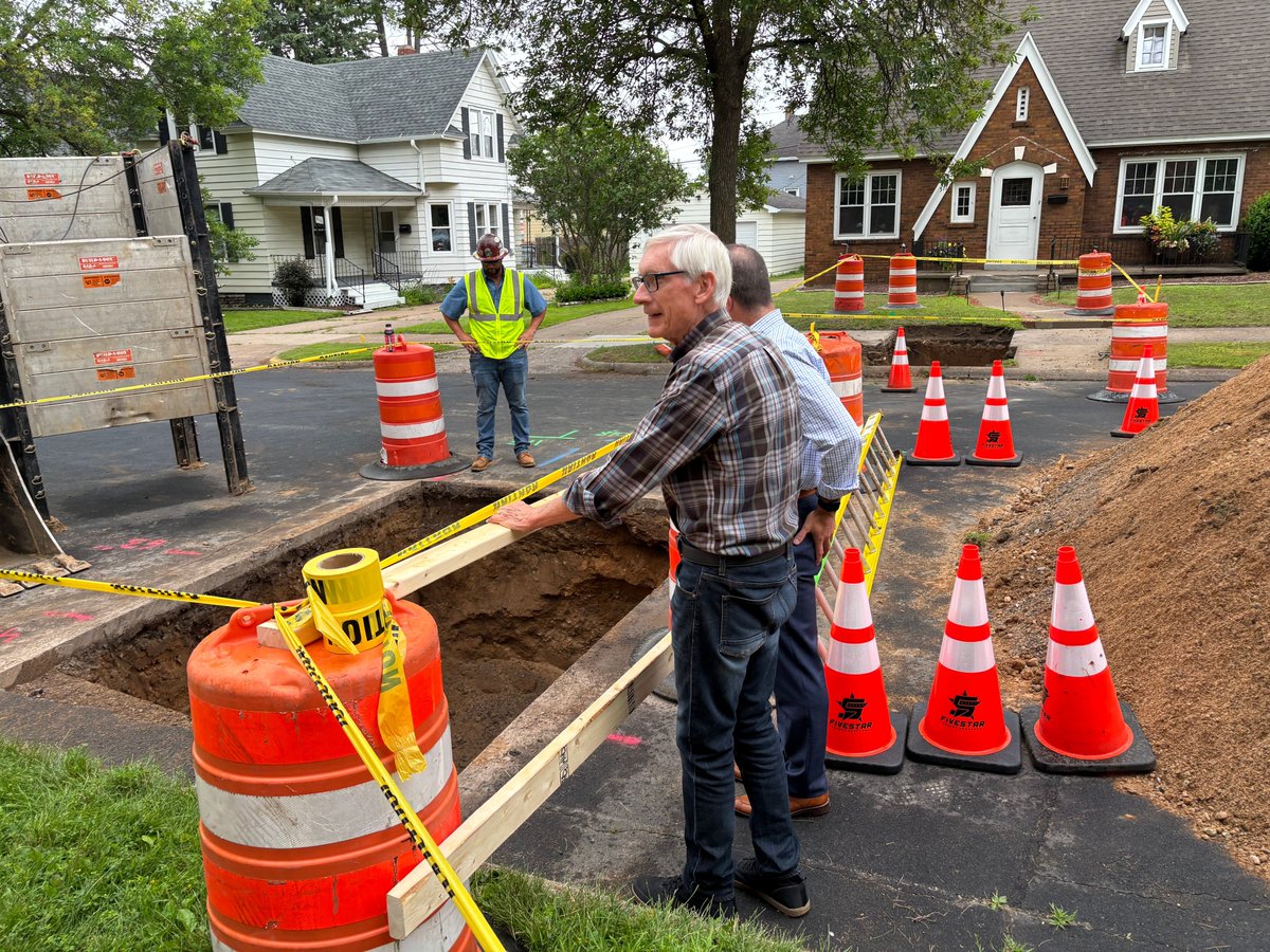 GovEvers's tweet image. I was glad to join folks in Wausau to celebrate the replacement of their 1,000th lead service line. That's a big deal, folks!
We must keep working to get lead out of our homes, schools, communities, and state for good.