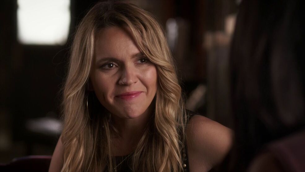 acervopll's tweet image. se vc pudesse mudar o final da emily, com quem ela ficaria?