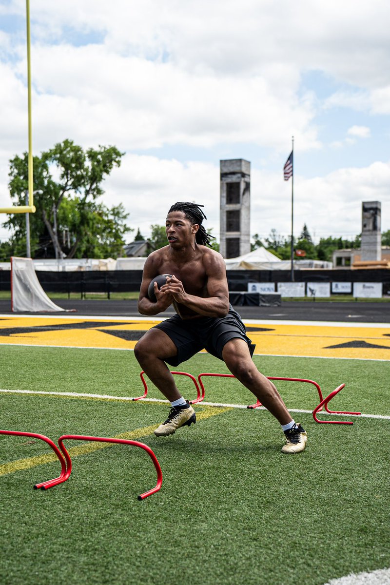 ElijahhHarris0's tweet photo. The return is coming IM HUNGRY! #aftersurgery https://t.co/V8seJIeQh5
