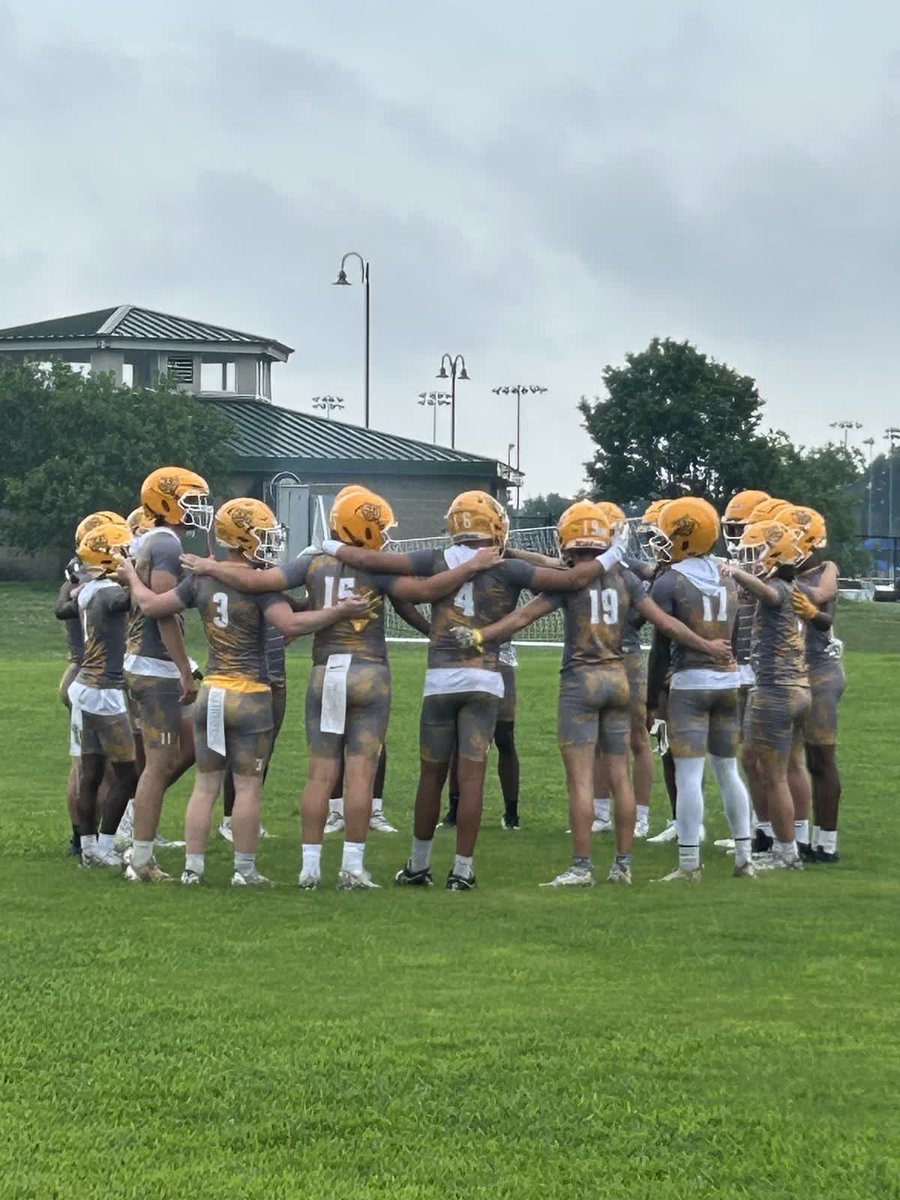 2-0 on the day at the Reitz Rumble before the weather!! Stay humble Stay Hungry!! Go Bears!
