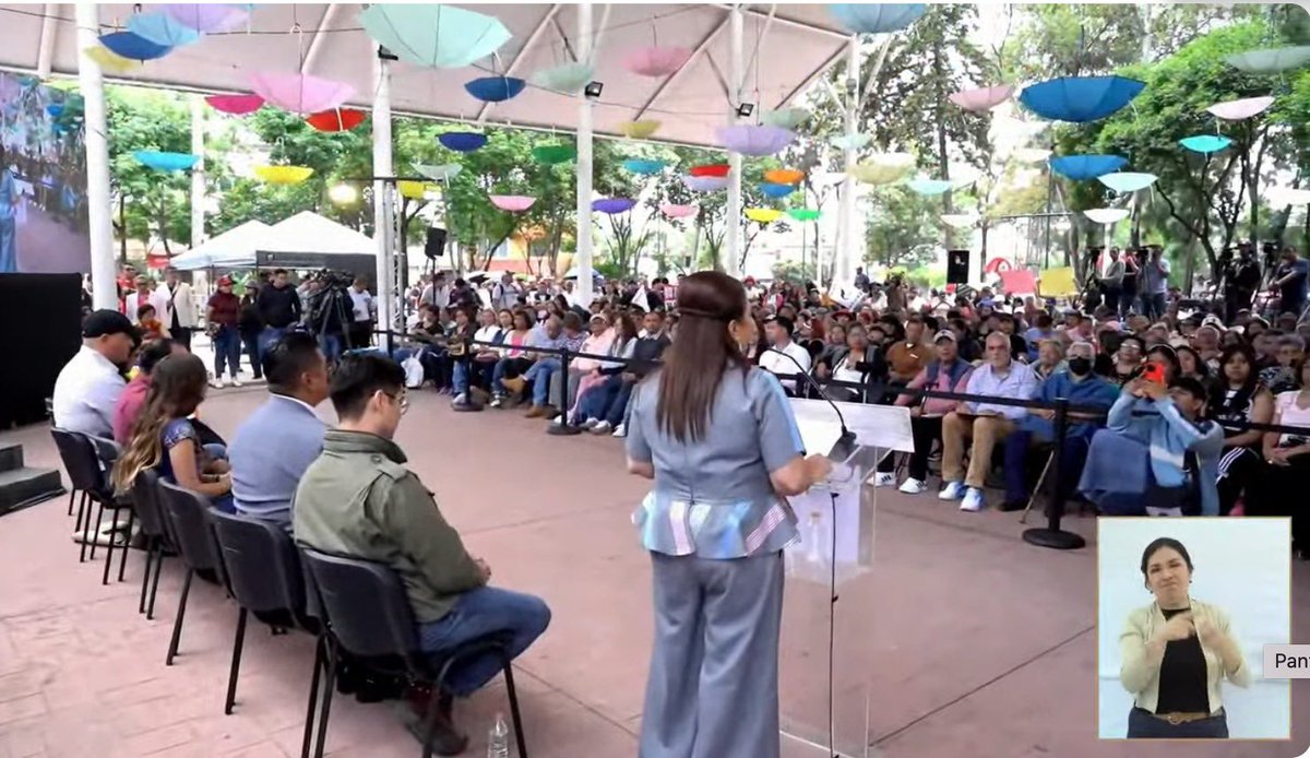 AnitaLomeli's tweet image. 💧☀️ Hoy la Jefa de Gobierno @ClaraBrugadaM presentó el programa “Cosecha de Lluvia y Calentadores Solares para Transformar la Ciudad” en Santa Úrsula.
Más de 70 mil familias serán beneficiadas con sistemas gratuitos para captar agua de lluvia, energía solar y huertos…