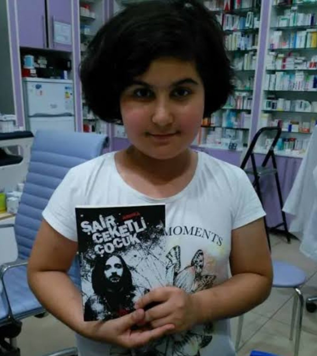 Evladının adaletini ararken önce 11 yaşındaki evladın intihar etmiş denilen, sonra ruh ve sinir hastalıkları hastanesine sevkedilen ve nihayetinde tutuklanan Şaban abinin emanetini biz devralıyoruz ve her akşam #RabiaNazİçinAdalet diyoruz.