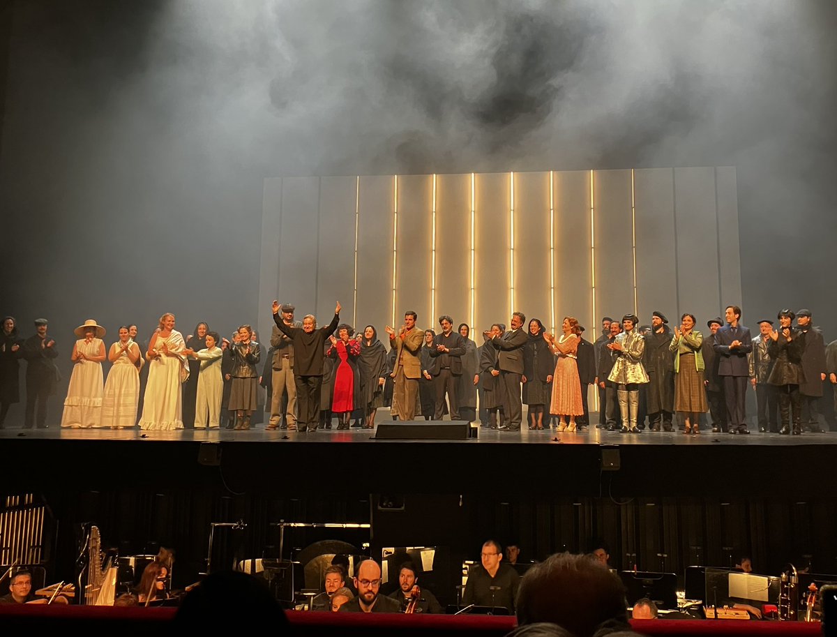 jsolervicens's tweet photo. 'Benjamin a Portbou' de Ros-Marbà amb direcció musical de Ros i posada en escena d'@AnnaPonces a @Liceu_cat, una reflexió sobre memòria, transcendència i barbàrie en 13 postals (amb una fragmentació del discurs que Benjamin havia tipificat com a barroca) i una música excepcional https://t.co/75UncHb570