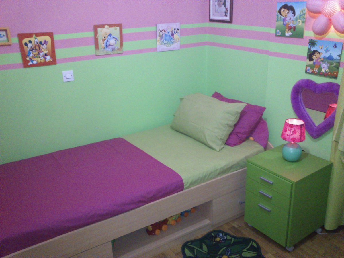 VioletSylphkat's tweet photo. This was my childhood bedroom, the place that holds all my prominent memories. I'd give anything to step back in and see it just as it was, my old bed, toys, and all the hidden candy I put under the bed as a child 😉🍬 Can you guess my favorite colors? 🤣 #inZOI #BuildtoRemember https://t.co/Iox1PLXF1D