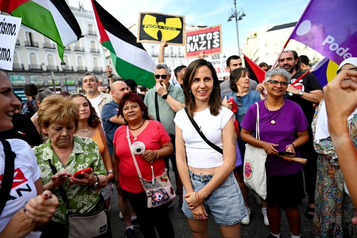 ionebelarra's tweet image. Ante el terrorismo racista alentado por la extrema derecha política y mediática, nos van a tener enfrente en las calles. ✊