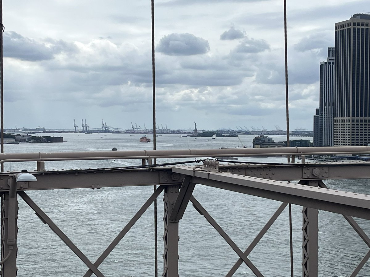When it hit Jul 1, ticker started on the 1-year countdown to the end of this magical four year NYC adventure. We have accumulated a list of ‘To do/To see/To eat’, knocked this beauty off this aft. Messrs Roebling (Pere et fils), y’all build a fine bridge!! #brookynbridge