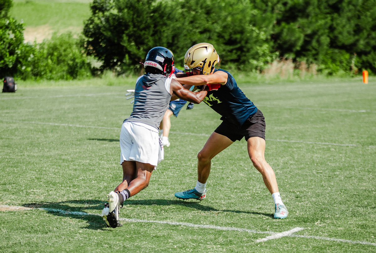 ridgetaylorfb's tweet image. I will be at the @Bates_Football camp tomorrow! I'm really excited to check out campus and show the staff my skills. Thank you to @Coach_Suta for inviting me!
I will be wearing a GOLD axiom, PINK gloves, and BLUE cleats.
@Cats_CoachCoyne @coachwehrhahn @CoachWatrous…