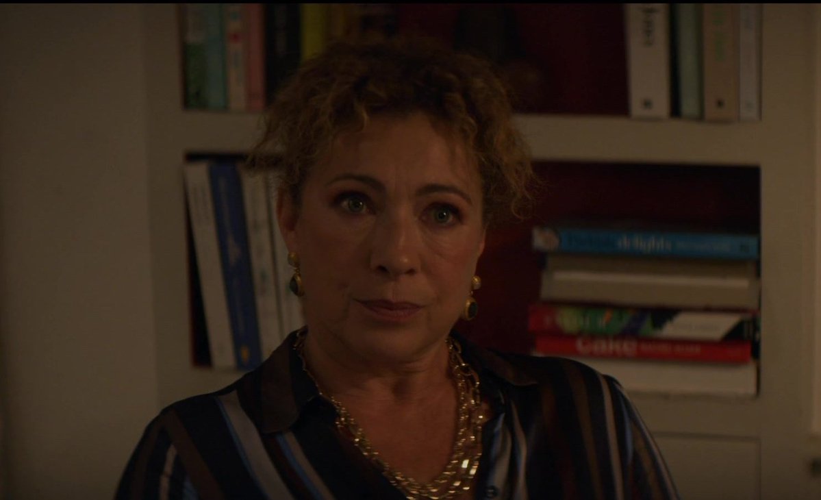 oceanballadsimp's tweet image. if your alex kingston thirst tweets are limited to the 90s, early 00s and some river song you're a loser and a coward btw
