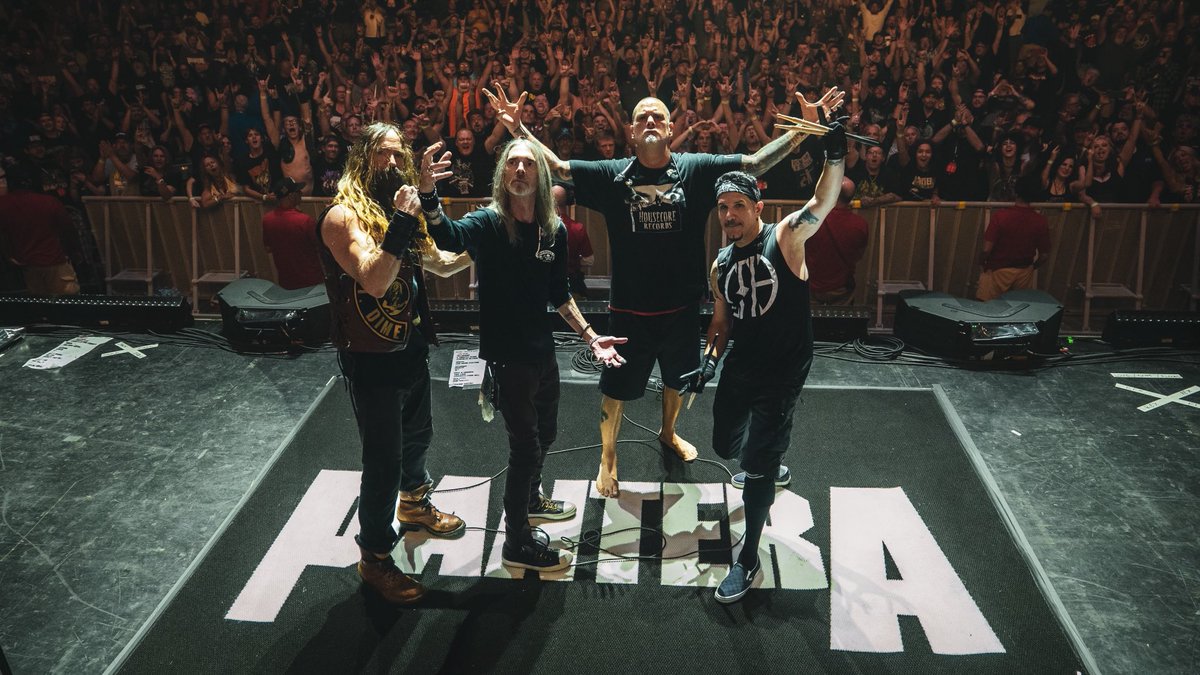 Pantera's tweet image. Another amazing show! Thank you #detroit.
See you in a few hours, #tinleypark
📷: @metaldavemedia
#pantera #ontour