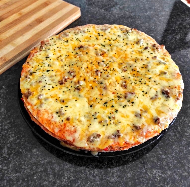 Perzarhos's tweet image. Three years ago, I conquered the ultimate triple-decker pizza challenge, and it was a masterpiece! 🍕 #PizzaPerfection #FoodieFlashback