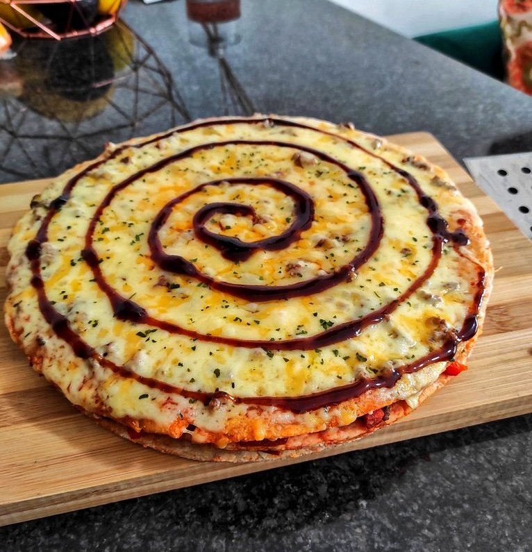 Perzarhos's tweet image. Three years ago, I conquered the ultimate triple-decker pizza challenge, and it was a masterpiece! 🍕 #PizzaPerfection #FoodieFlashback