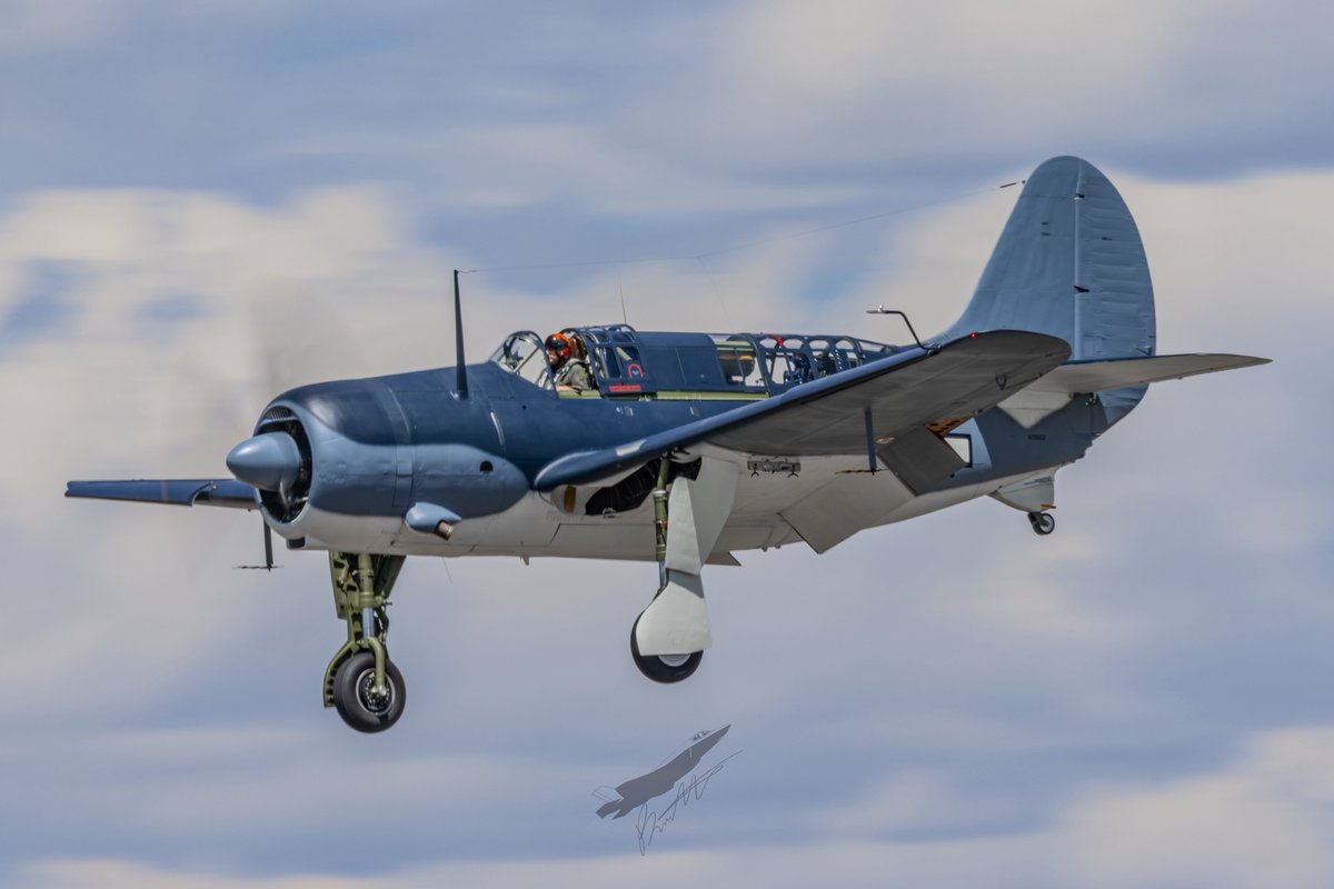 Bren_Horton's tweet image. 7.19.25 | Finally! The first public flight of the recently restored Helldiver!
1944 Curtiss SB2C Helldiver performing maneuvers for the crowd at the National Museum of WWII Aviation campus @COSAirport
#avgeek #aviation #aviationphotography #photography #Colorado #canon #KCOS