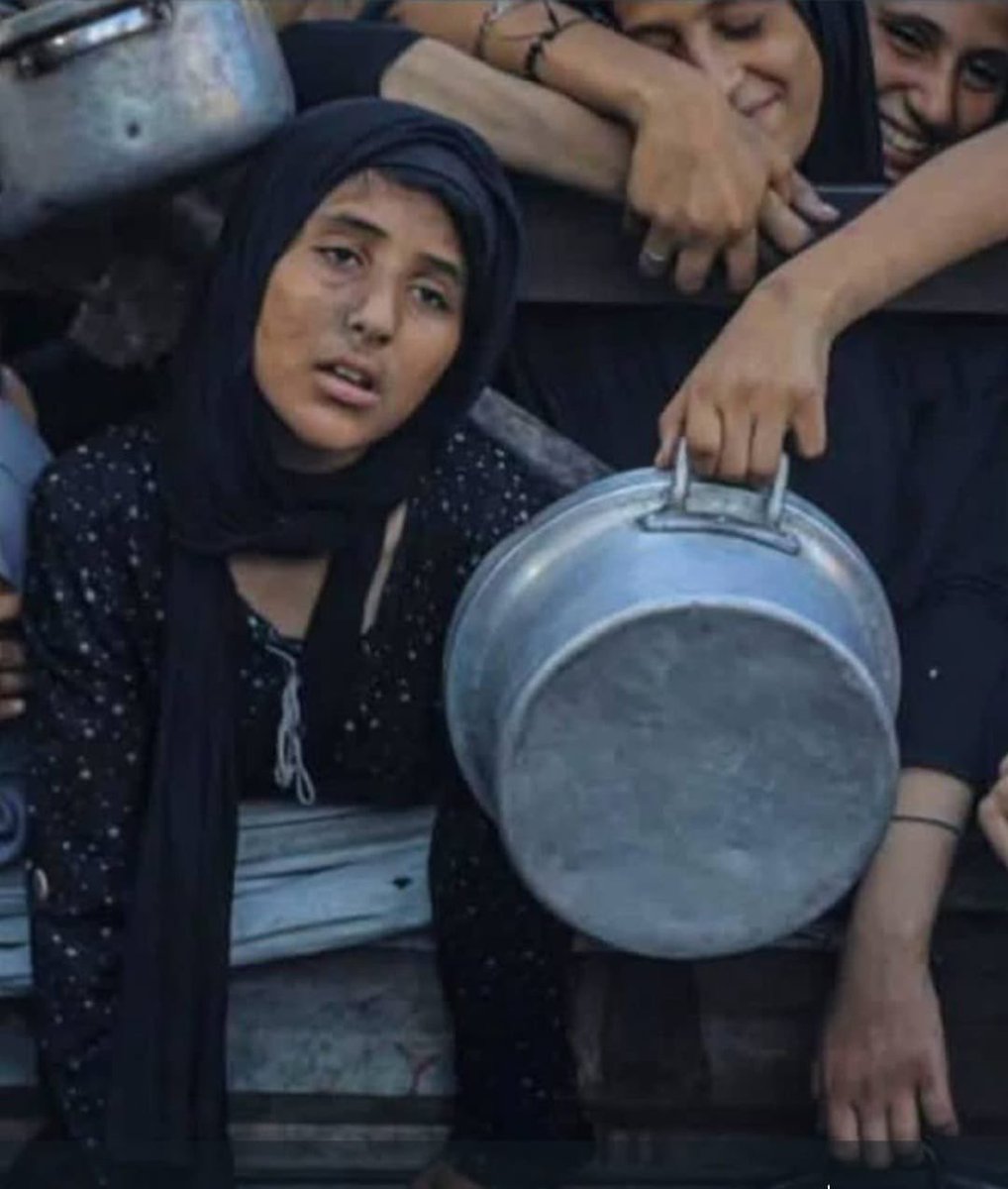 SamiAlArian's tweet image. A world devoid of humanity and compassion is a world enslaved by Zionism. Freeing Palestine is the only path to free the world. The little child says: I’m hungry, while the woman says: I haven’t eaten in five days.