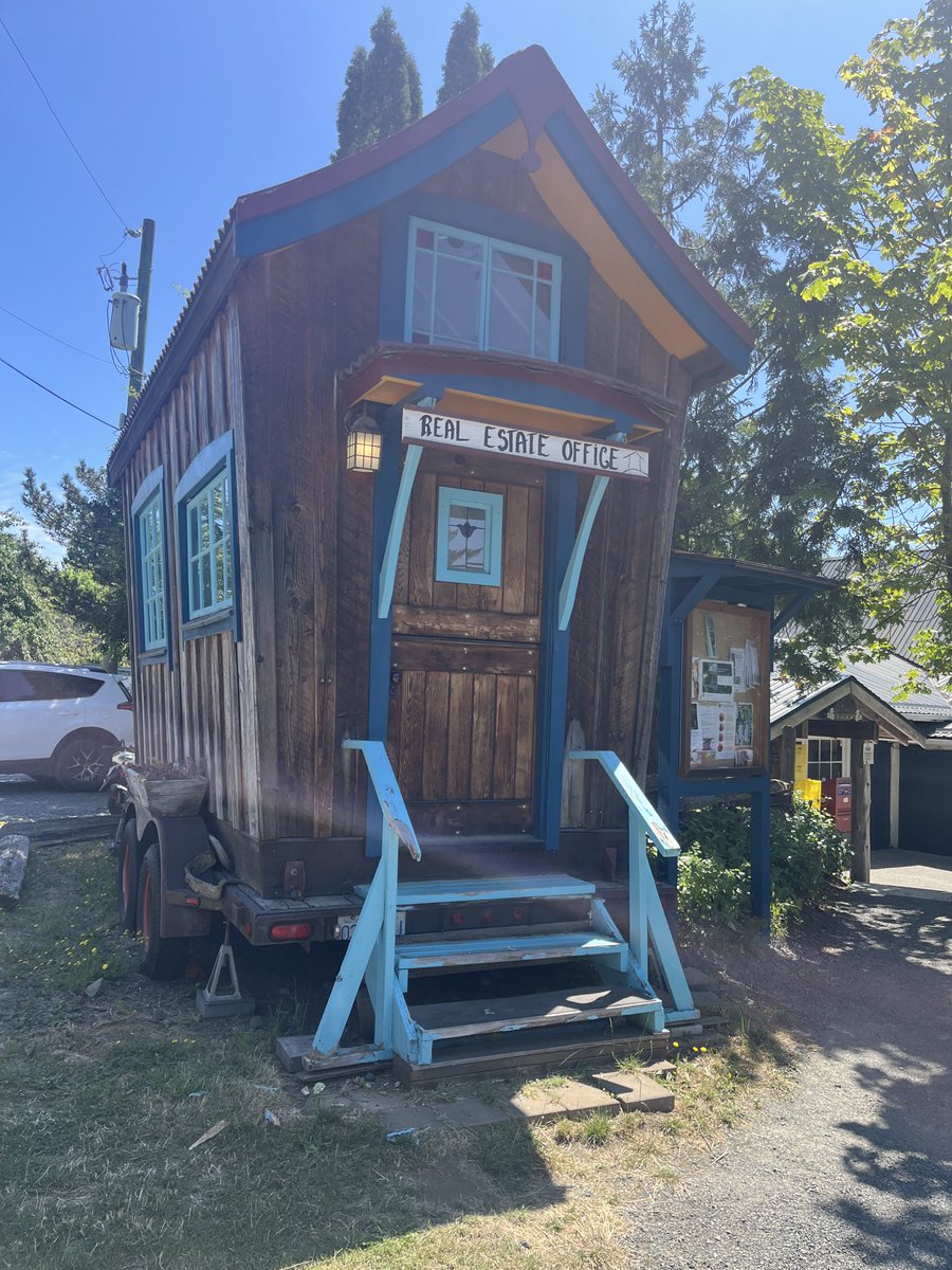 TheDHTaylor's tweet image. I guess real estate sales are really limited on Denman Island.