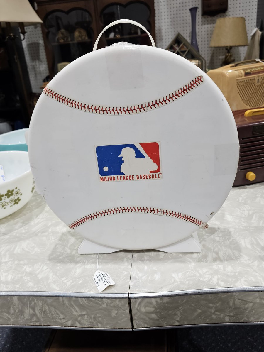 Jamie4Bama 🐘 (@jamiethekorean) on Twitter photo Walked past this at an antique mall. It's $15 and full of cards. I have no expectations that they're worth anything but the sentimental value is incredible <a href="/CardPurchaser/">Card Purchaser</a> Walked past this at an antique mall. It's $15 and full of cards. I have no expectations that they're worth anything but the sentimental value is incredible <a href="/CardPurchaser/">Card Purchaser</a>