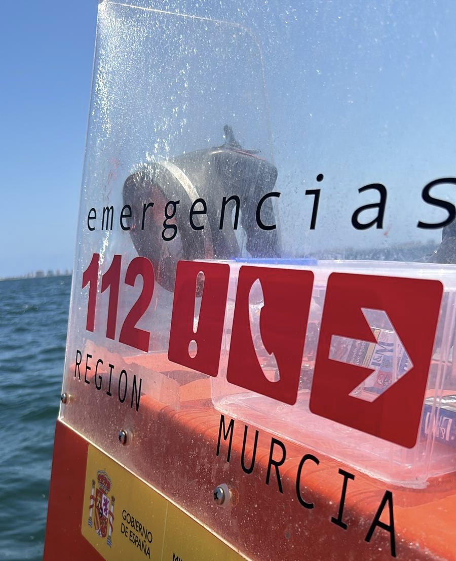 CruzRojaRMurcia's tweet photo. Movilizadas #limasierras #BuenaEsperanza y #May00 del #plancopla @112rmurcia para asistir embarcaciones en el #MarMenor, datum en #CaladelPino y frente a #EscueladePeter.
Se remolca a @puertotmaestre y #clubnautico2Mares
#LaManga
@salvamentogob
#salvamentomaritimo
#voluntariado https://t.co/gP35z3P0js