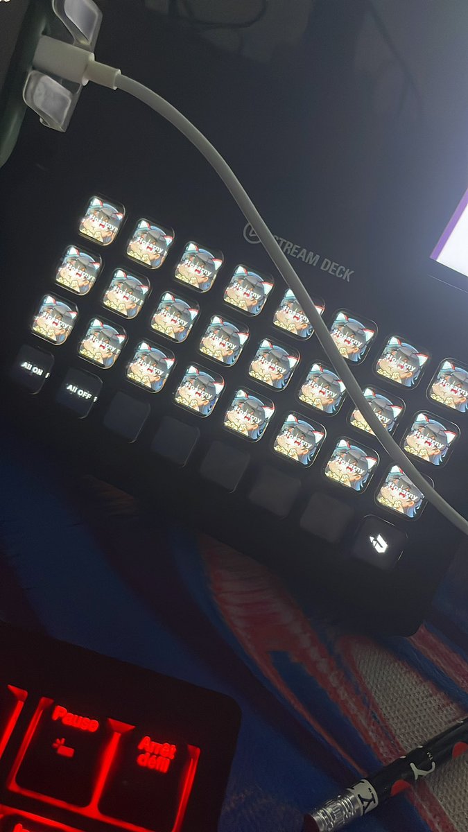 nishimire's tweet image. Elle a infiltré mon Stream Deck ???