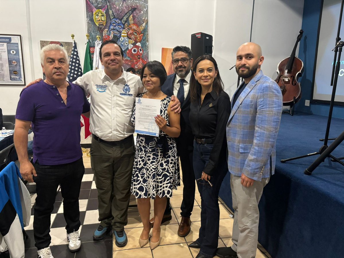 Jorge Jiménez Lona (@jorgelona1) on Twitter photo En Chicago, tomamos protesta a 5 nuevos clubes de migrantes guanajuatenses que fortalecen los lazos con Yuriria, Irapuato, Ocampo y San Miguel de Allende. Reafirmamos el respaldo de la Gobernadora <a href="/LibiaDennise/">Libia Dennise</a> a quienes hacen grande a Guanajuato desde el exterior. En Chicago, tomamos protesta a 5 nuevos clubes de migrantes guanajuatenses que fortalecen los lazos con Yuriria, Irapuato, Ocampo y San Miguel de Allende. Reafirmamos el respaldo de la Gobernadora <a href="/LibiaDennise/">Libia Dennise</a> a quienes hacen grande a Guanajuato desde el exterior.