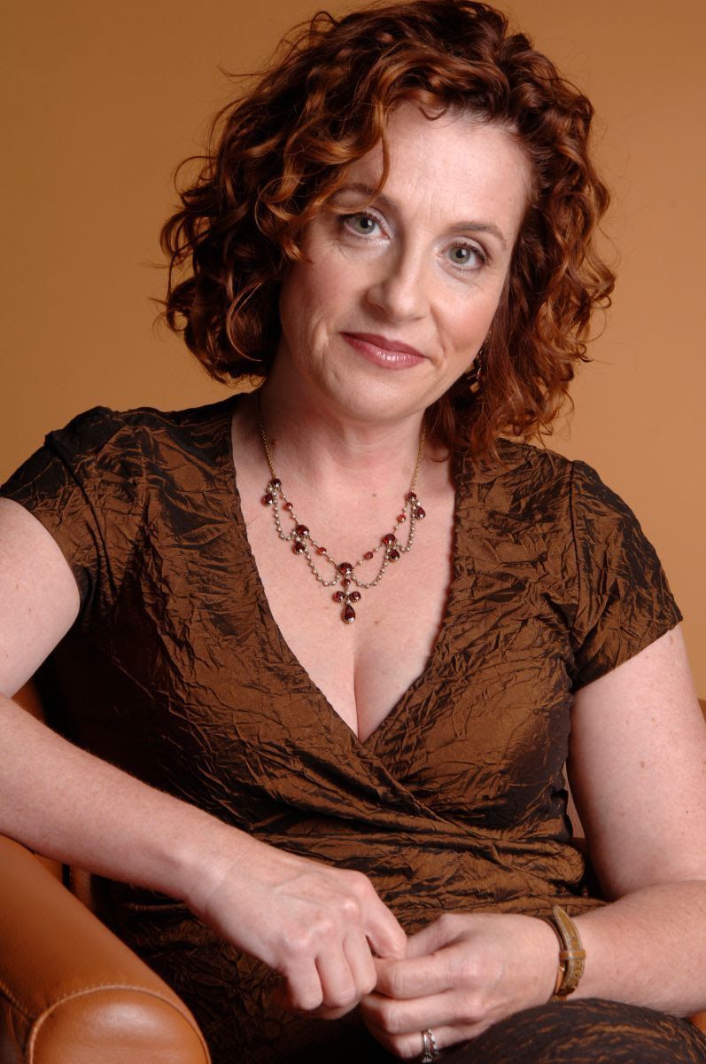 There's still time to register for our #VirtualCraftCircle tomorrow featuring Ayelet Waldman! 
Join us to learn more about Waldman's work and her current essay, Piecing for Cover.
Link in bio to read the essay or register for this event!