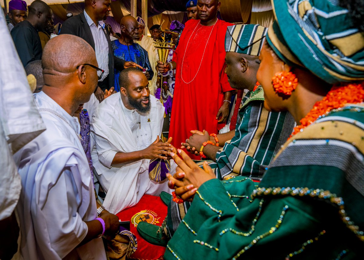 Adebo_ogund's tweet image. We joined other dignitaries in celebrating the 50th birthday of the Alaafin of Oyo, Ikubaba Yeye, Oba Abimbola Owoade, at Olivet Baptist High School, Oyo town.
In my felicitation at the ceremony, I congratulated the Alaafin on the Golden Jubilee milestone and prayed to God to…