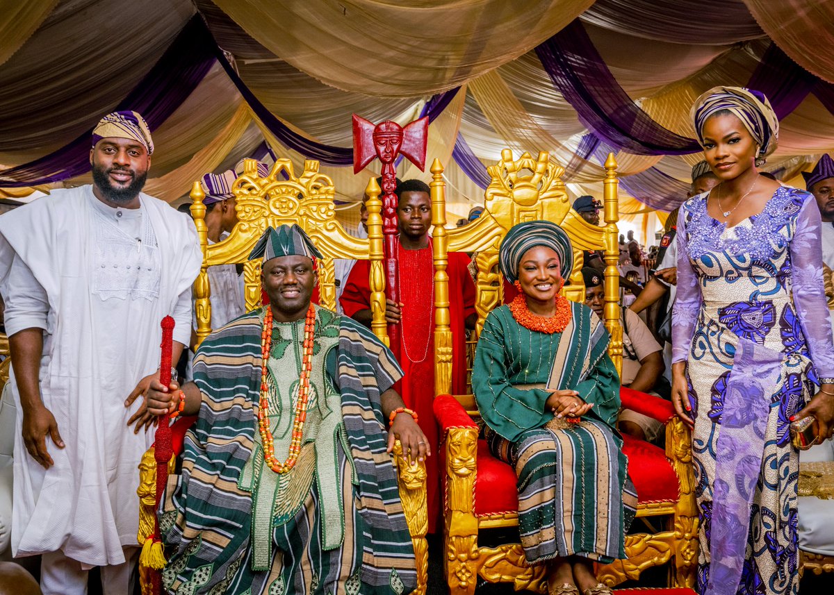 Adebo_ogund's tweet image. We joined other dignitaries in celebrating the 50th birthday of the Alaafin of Oyo, Ikubaba Yeye, Oba Abimbola Owoade, at Olivet Baptist High School, Oyo town.
In my felicitation at the ceremony, I congratulated the Alaafin on the Golden Jubilee milestone and prayed to God to…