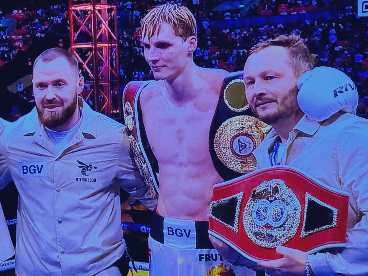 IneBackIversen's tweet image. 🇺🇦 🥊 We already got a victorious Ukrainian boxing champion tonight, 28 year old Daniel Lapin from Kyiv, who has been training with Usyk for a while already, just won the match against Lewis Edmondson 🏆