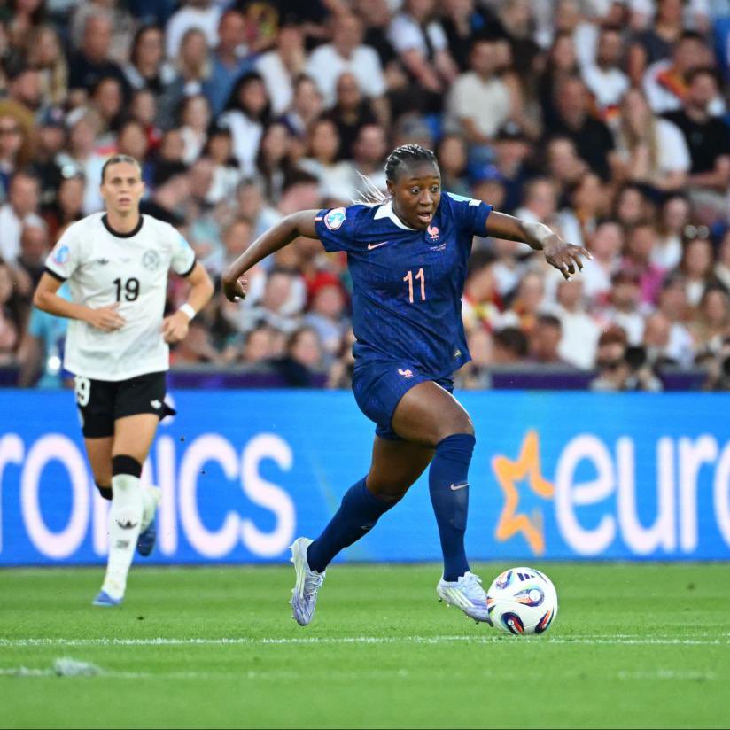 MI-TEMPS ! 🏟️⏯️

C’est la mi-temps dans ce match, les bleues avait réussi à obtenir un penalty suite à l’exclusion d’une joueuse adversaire, mais celle ci égalise peu de temps après ! ⚽️🟥

Rien est fait, il reste une seconde partie de jeu ! 🇫🇷⚔️🇩🇪

#WEURO2025 | #FRA