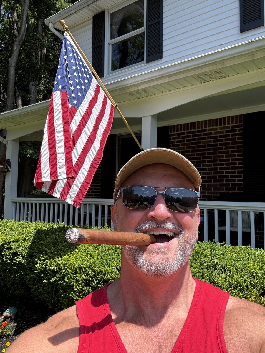 gnolan12's tweet image. This CUBAN cigar is being smoked in honor of all the CG fans that came out to support @EthanVanSciver and helped silence the haters and push his newest campaign OVER $100k in LESS than 24 hours! Well done!
You guys are the best! Hail!