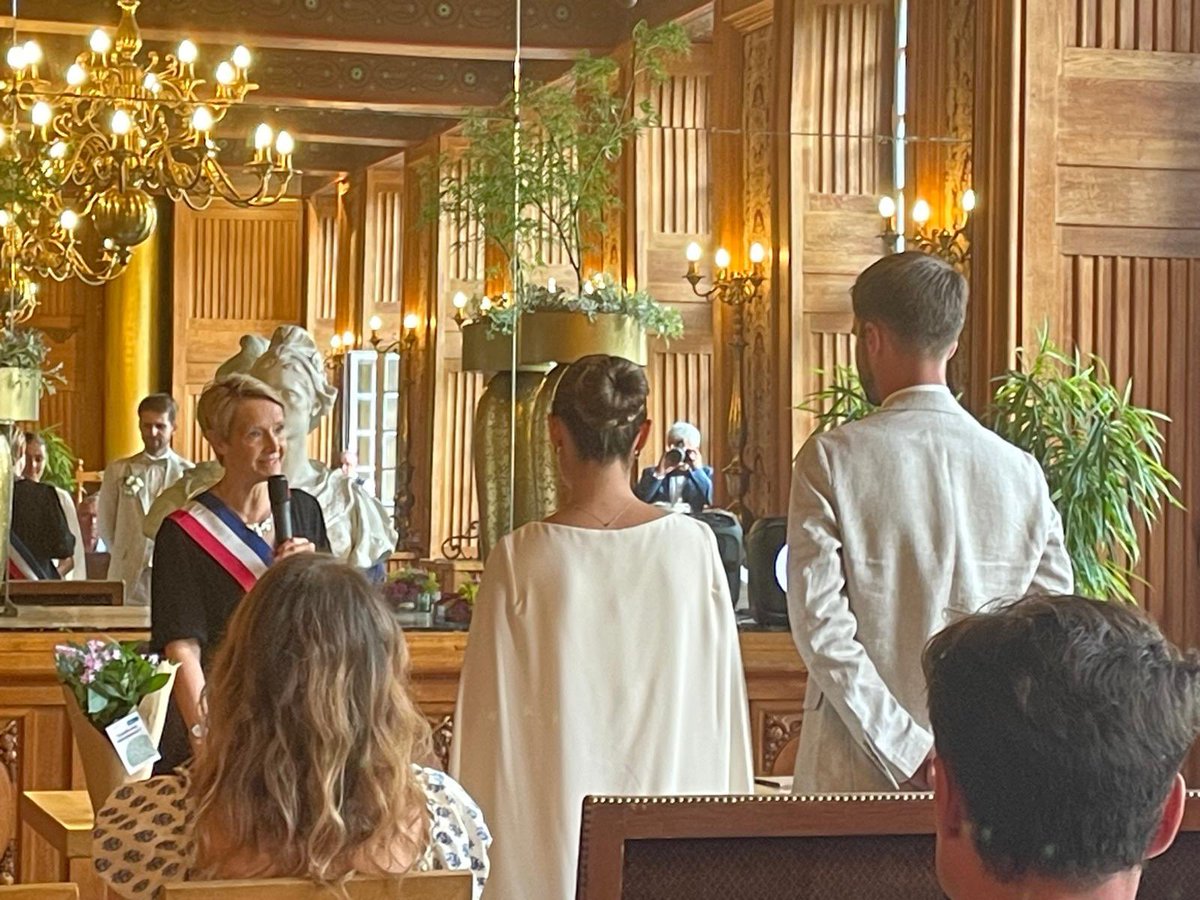 LGarnier44's tweet image. Célébrer un mariage est un des plus beaux moments d’une vie d’élue. Bravo aux jeunes mariés pour ce bel engagement !