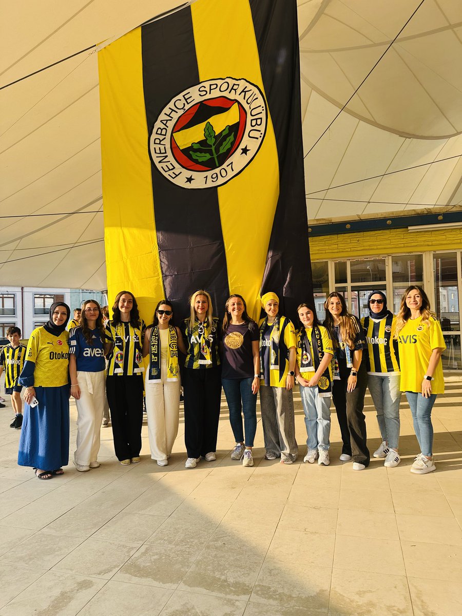 19.07 Dünya Fenerbahçeliler Gününü Kütahya Fenerbahçeli İş İnsanları Derneği olarak büyük bir coşkuyla kutladık!
Birlikte olmak, aynı renklere gönül vermek ve bu büyük camianın parçası olmanın gururunu yaşadık.
Nice 1907’lere 
İyi ki Fenerbahçeliyiz! 💛💙
#Fenerbahçe <a href="/Fenerbahce/">Fenerbahçe SK</a>