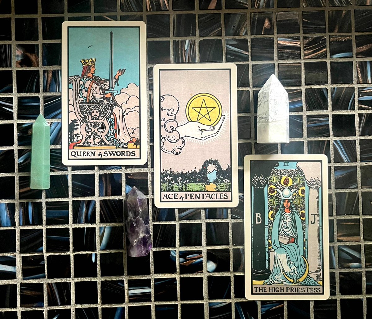 ShopWitchVamp's tweet image. Classic Tarot Decks available now ✨ witchvamp.com/collections/7-…