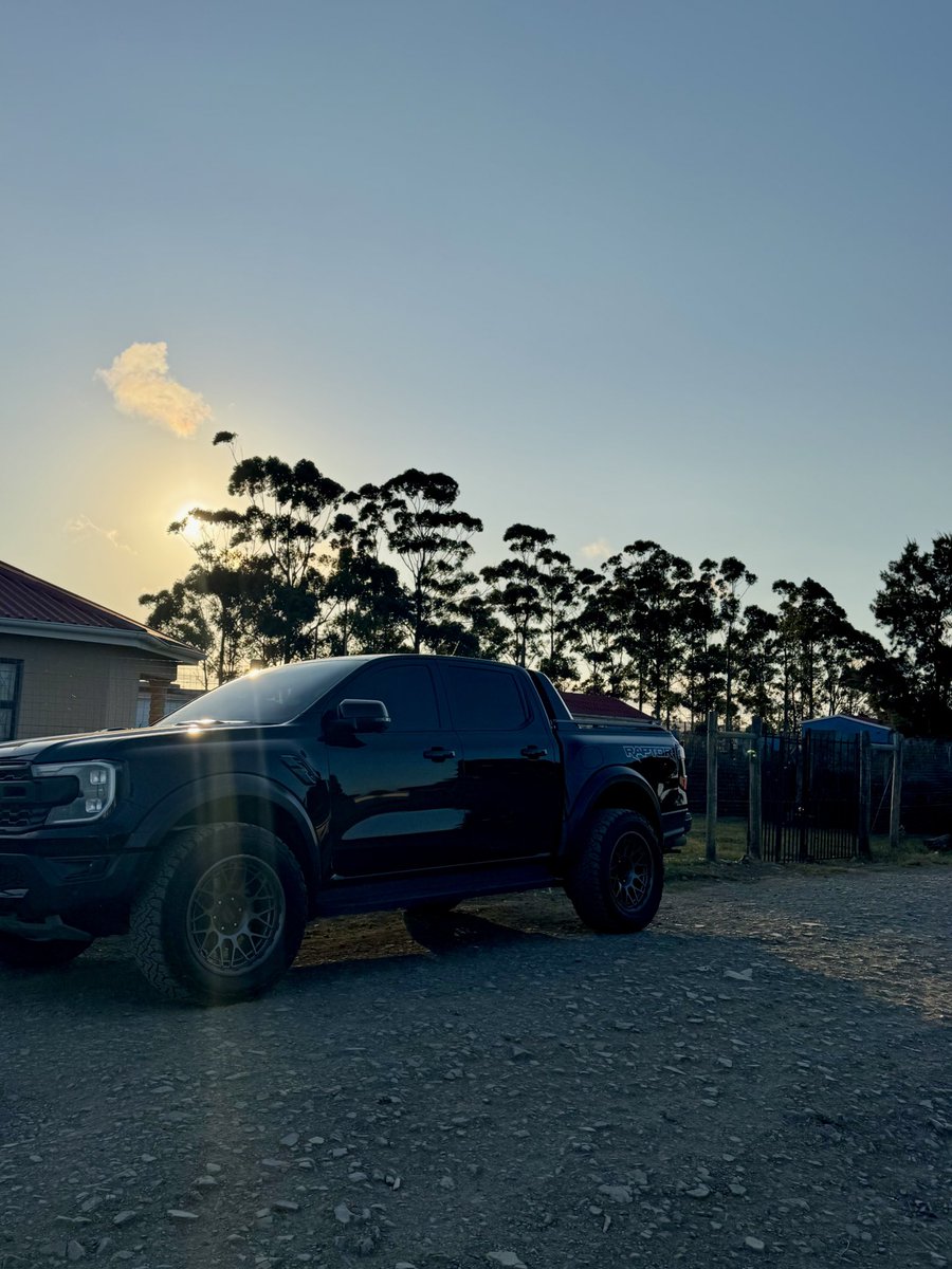 Thank you Naak for featuring me. 🤏🏼